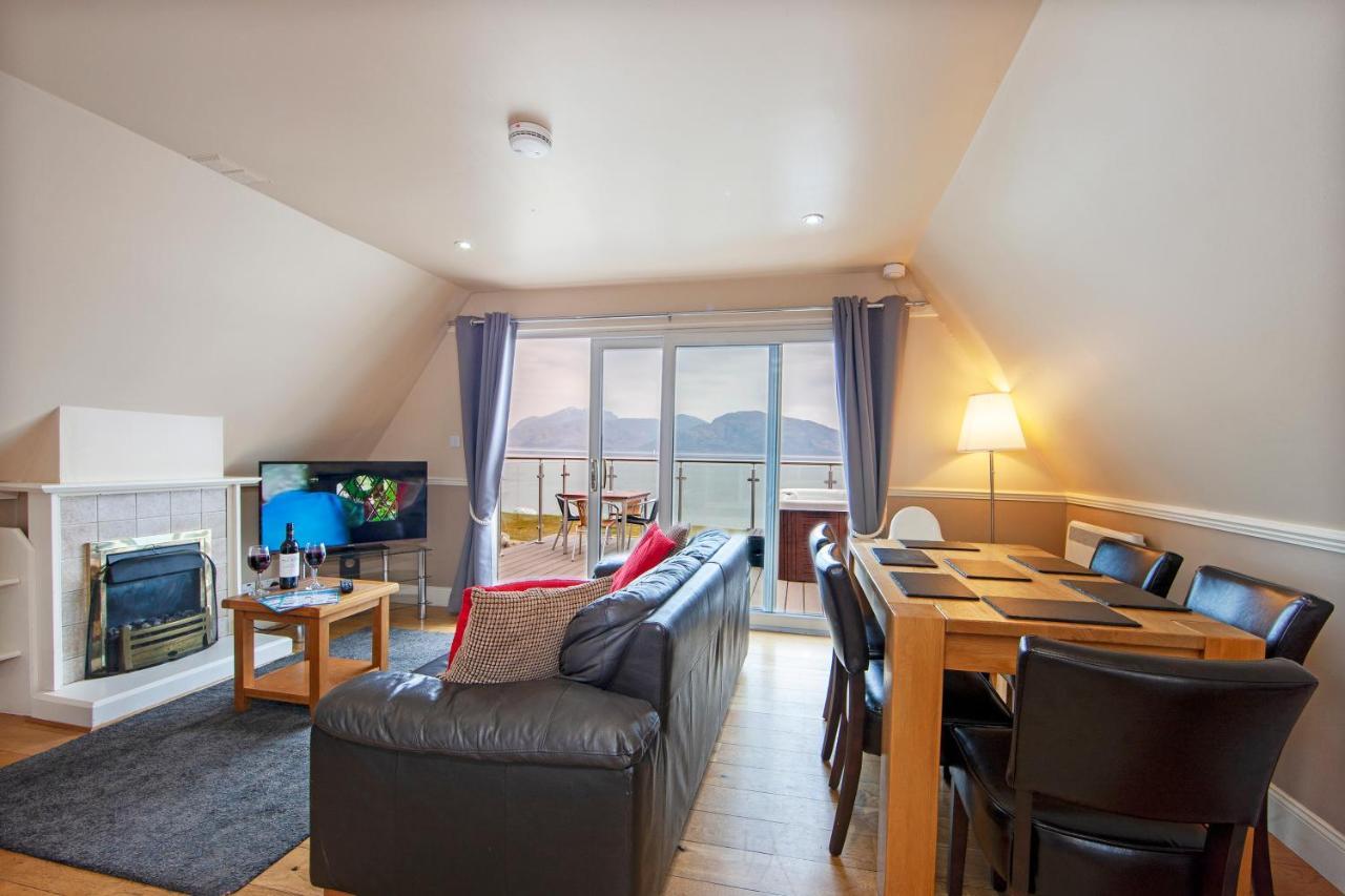 Loch Linnhe Waterfront With Hot Tubs Holiday home