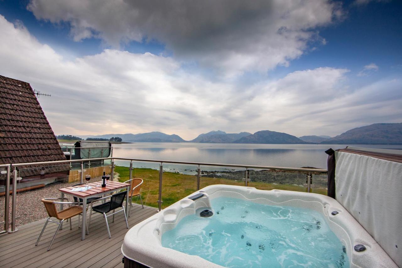Loch Linnhe Waterfront With Hot Tubs Holiday home *