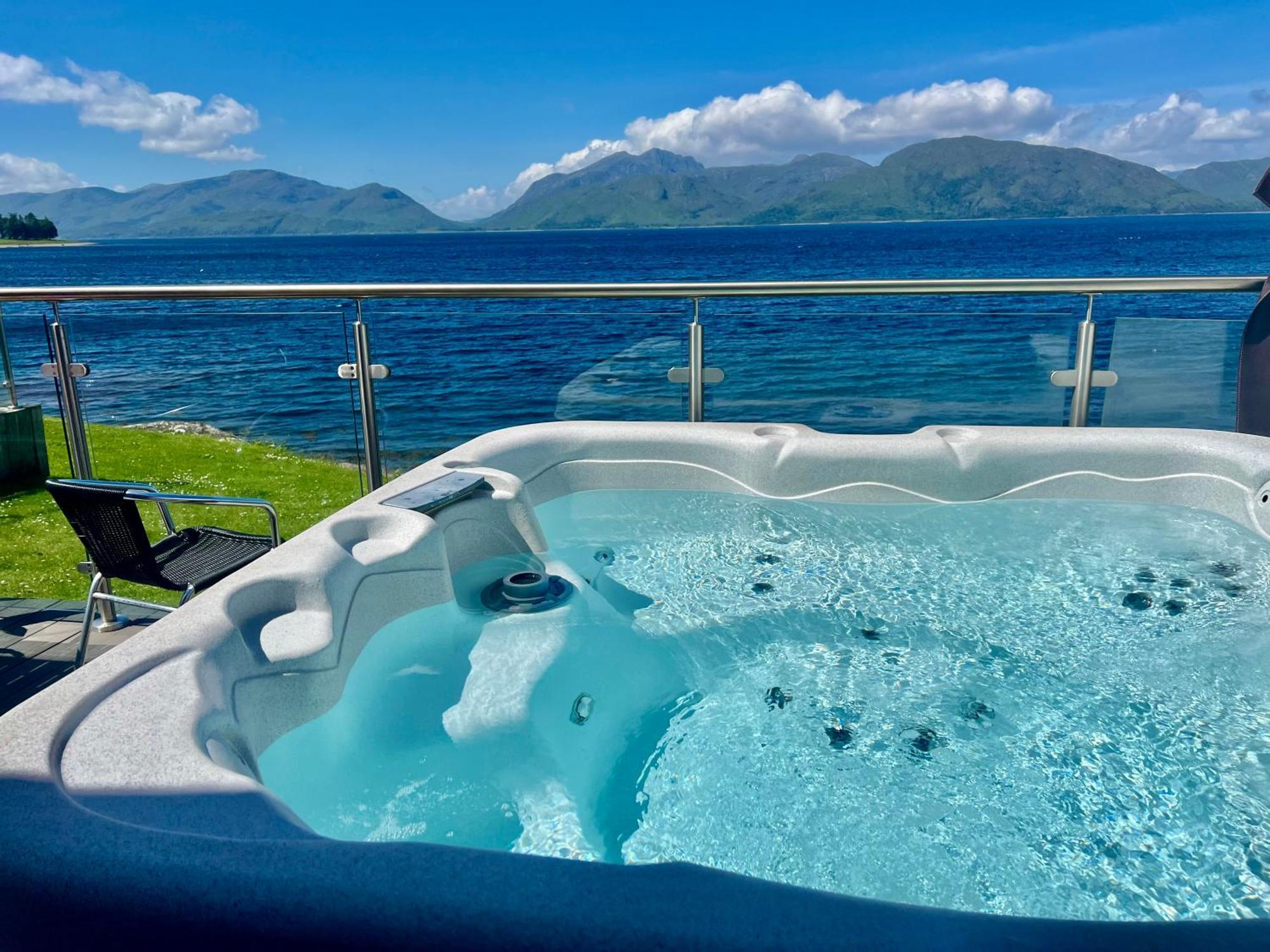 Loch Linnhe Waterfront With Hot Tubs Holiday home Glencoe