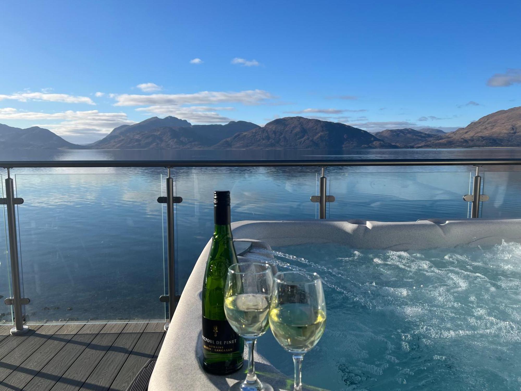 Loch Linnhe Waterfront With Hot Tubs Holiday home Glencoe