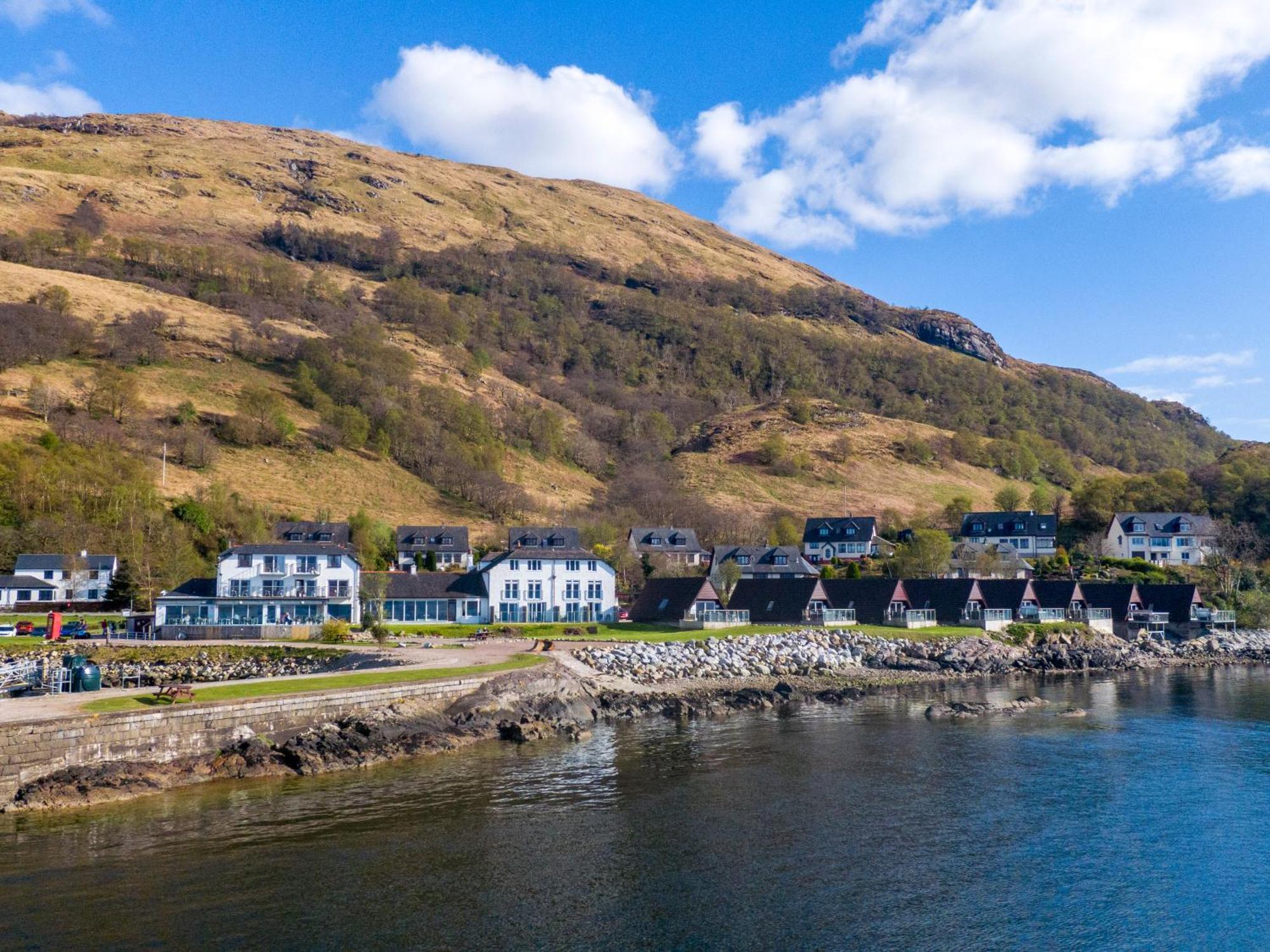 Loch Linnhe Waterfront With Hot Tubs Holiday home *